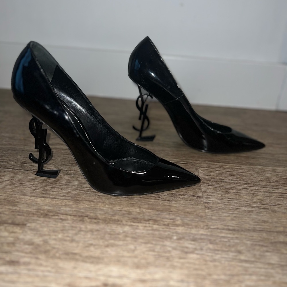 Women’s Classic Saint Laurent Opyum Point-Toe Patent Leather Pumps Size 40